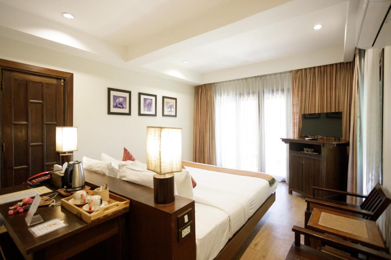 Lanna Dusita Riverside Boutique Resort Chiang Mai Bagian luar foto